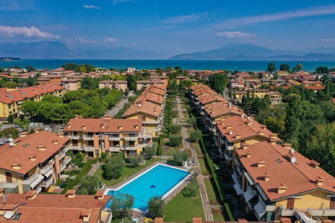 Ferienwohnung Discovery Flat With Pool & Bikes Sirmione Exterior foto