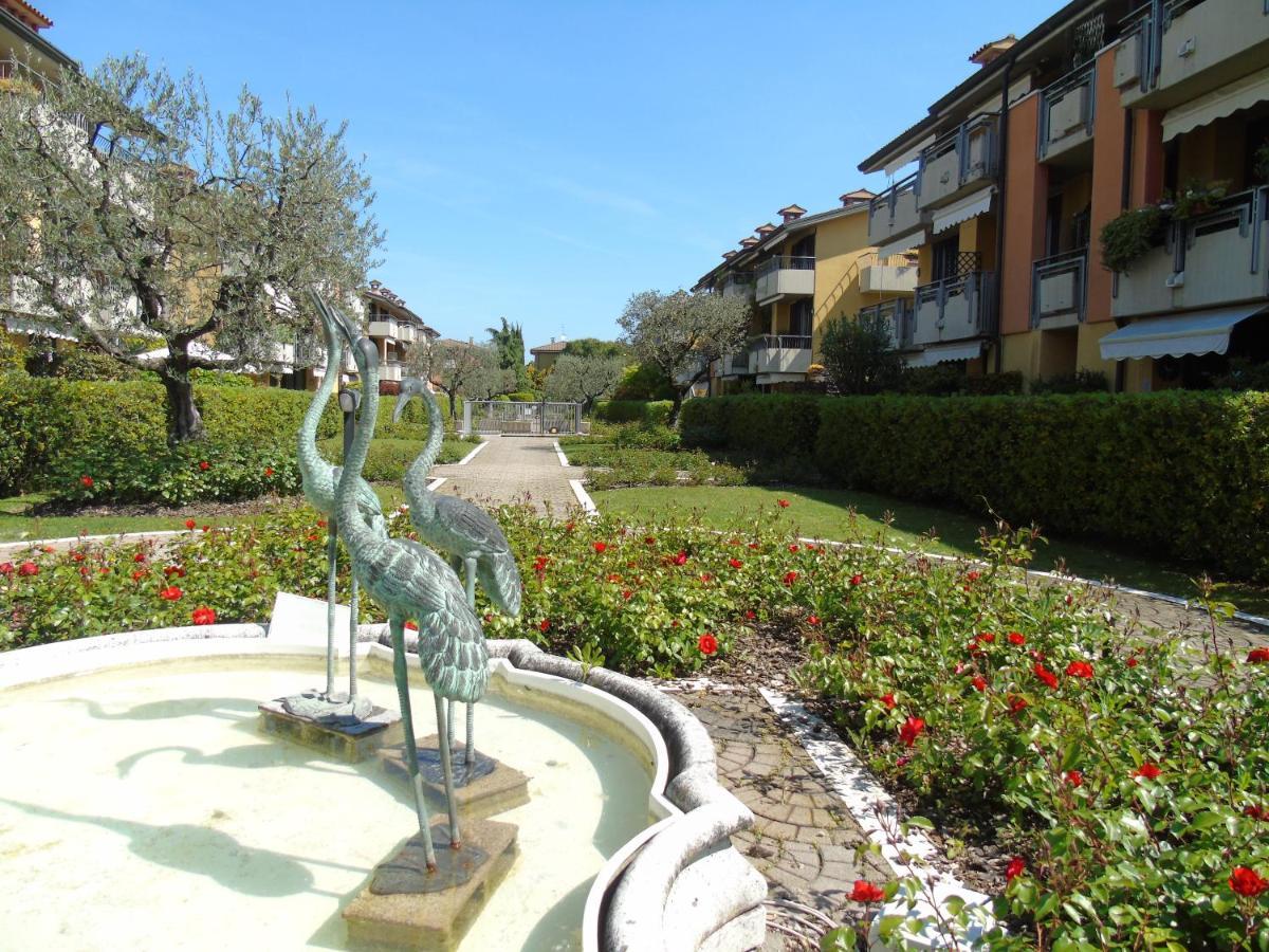 Ferienwohnung Discovery Flat With Pool & Bikes Sirmione Exterior foto