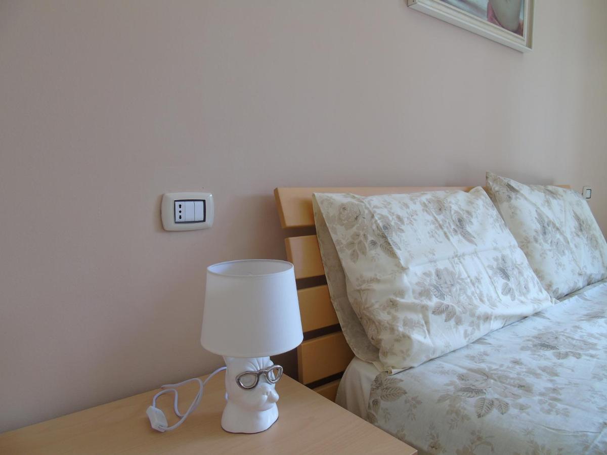 Ferienwohnung Discovery Flat With Pool & Bikes Sirmione Exterior foto