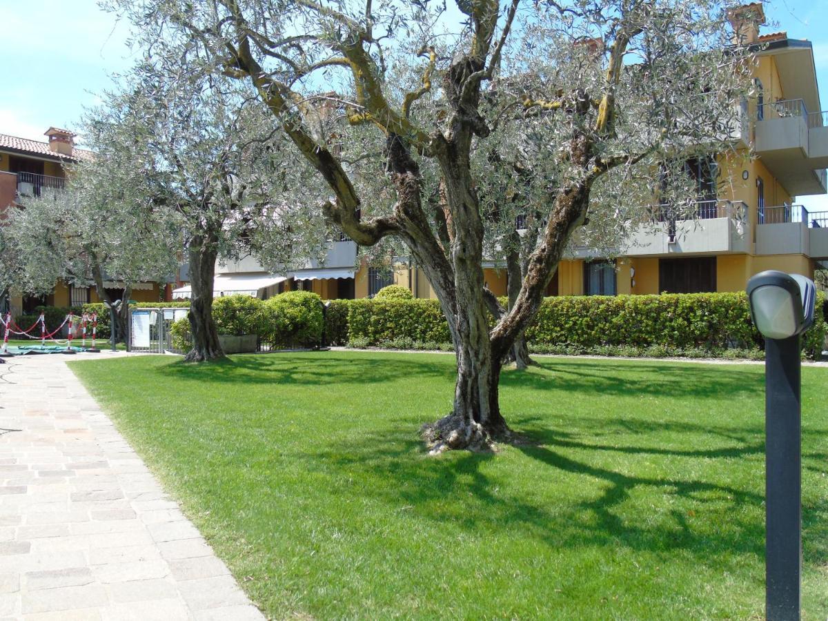 Ferienwohnung Discovery Flat With Pool & Bikes Sirmione Exterior foto