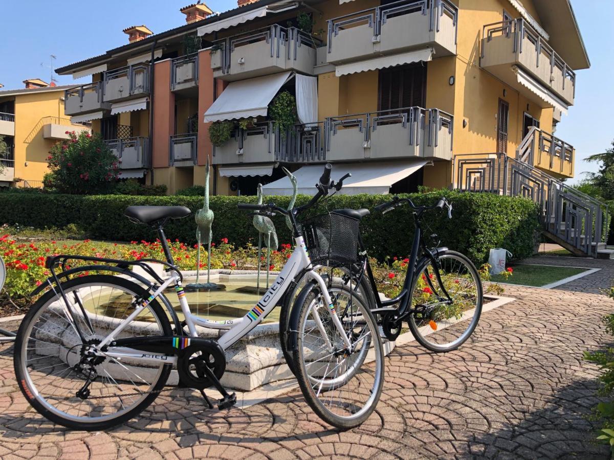 Ferienwohnung Discovery Flat With Pool & Bikes Sirmione Exterior foto