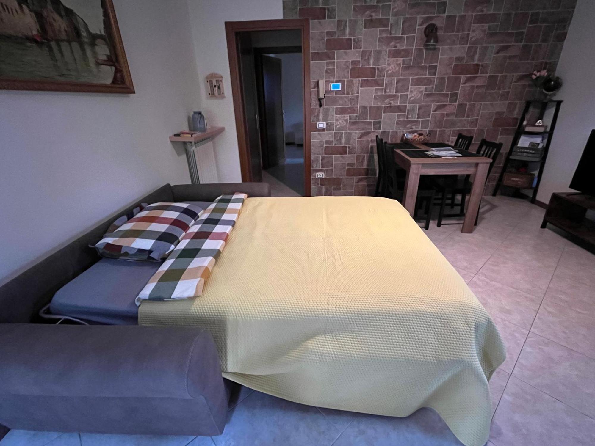 Ferienwohnung Discovery Flat With Pool & Bikes Sirmione Exterior foto